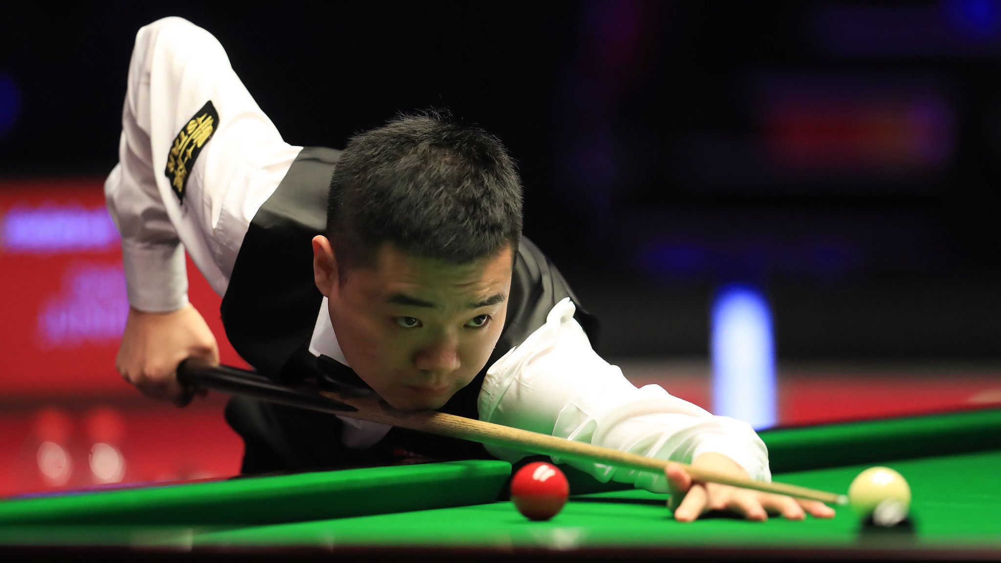 F1新赛季揭幕战 诺里斯雨中取胜.